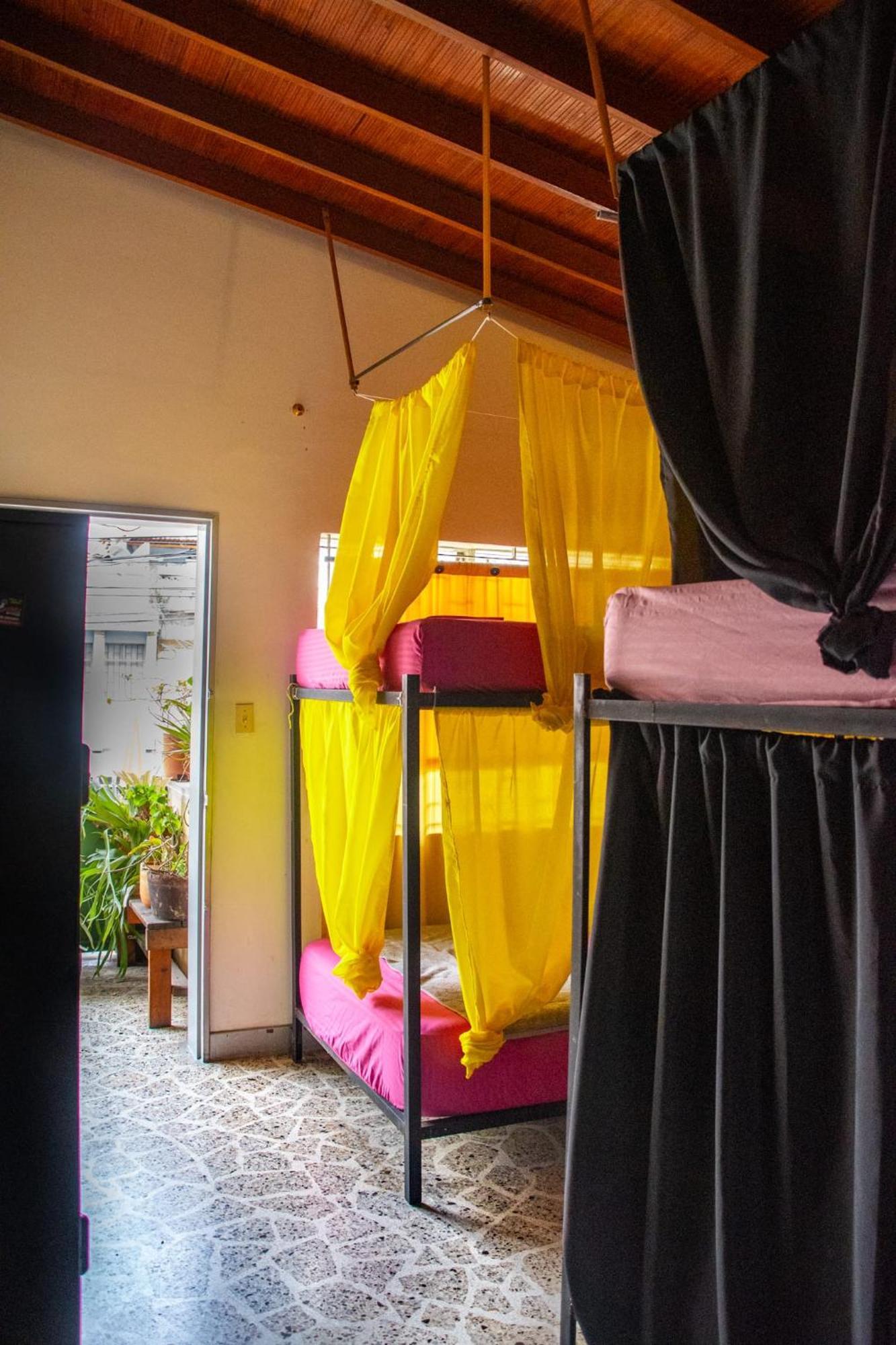 Casa Almarita - Hostal, Bar Y Restaurante Medellín Zewnętrze zdjęcie